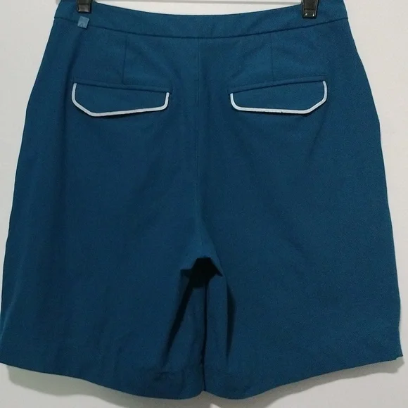 Lululemon women's Bermuda shorts size 6
